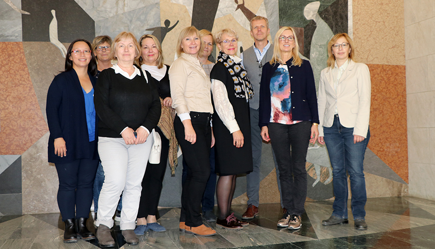 Lettiska stadstjänstemän på studiebesök i Stadshuset i Borås.