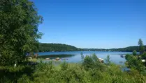 Utsikt över Dalsjön en lummig sommardag